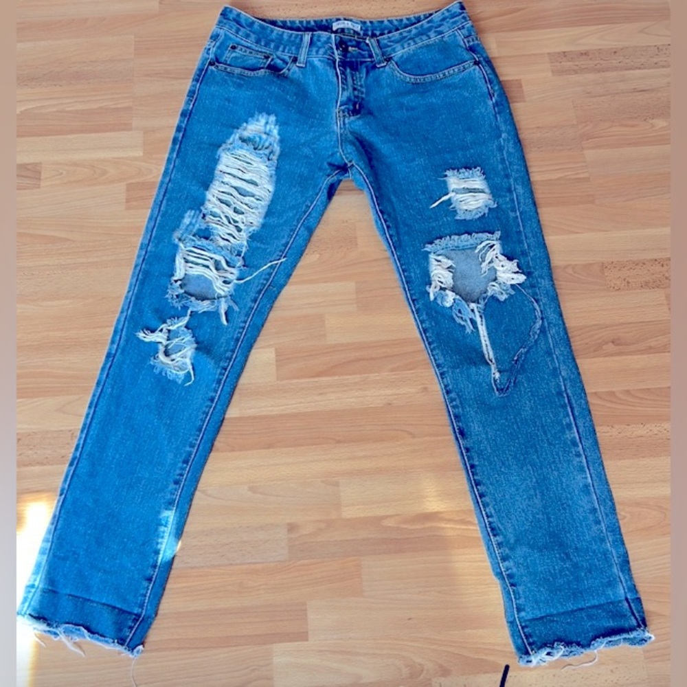 🍀🍀 2 for $20 Women’s Liquor N Poker New “Distressed” Jeans Sizee 10